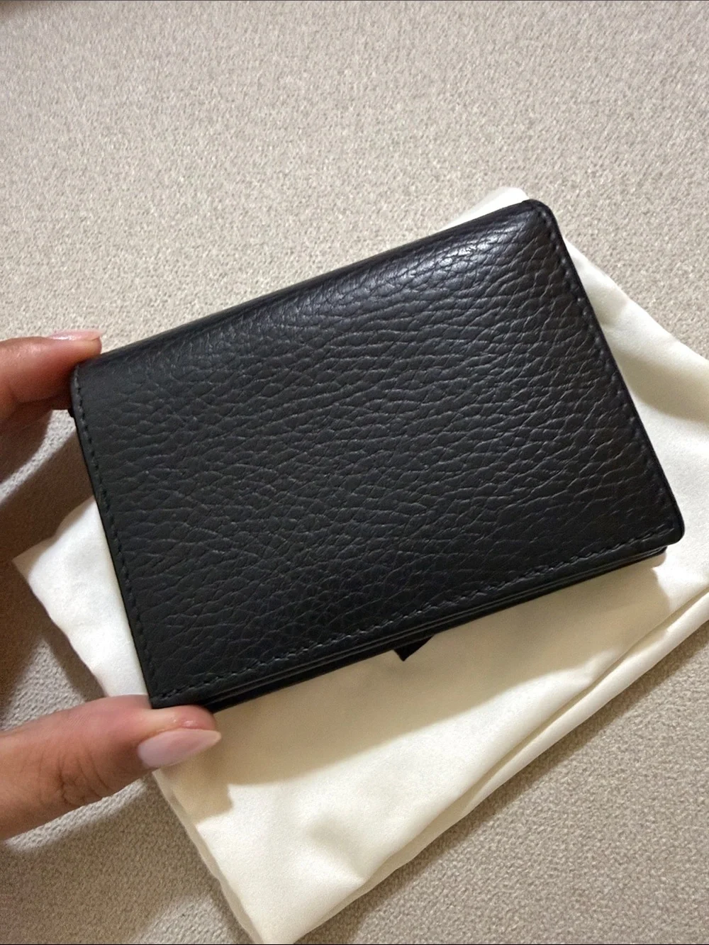 Like NEW Gucci Black Leather Compact Wallet with Gold Double G - Picture 3 of 13